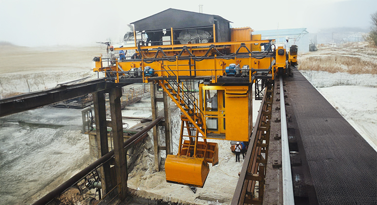 A Comprehensive Guide To The Different Types Of Grab Crane